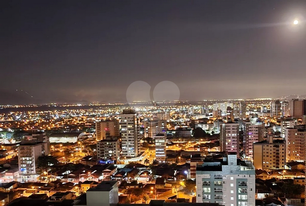 Apartamento - Praia Grande - 2 Dormitórios / Quarto - 1 Vaga - Compra / Venda