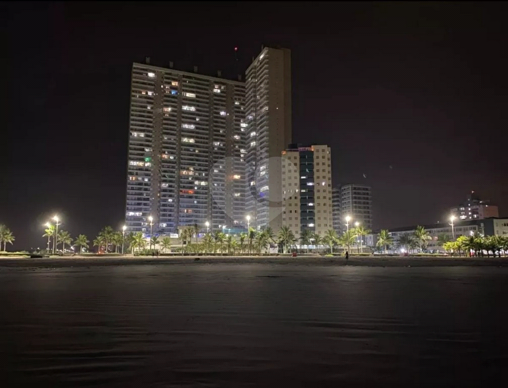 Apartamento - Praia Grande - 2 Dormitórios / Quarto - 1 Vaga - Compra / Venda