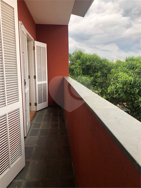 Sobrado em condomínio fechado