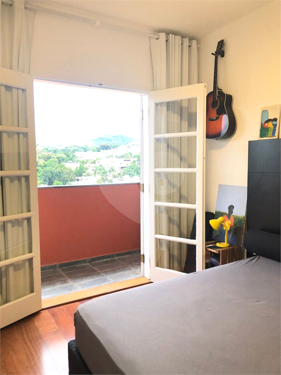 Sobrado em condomínio fechado
