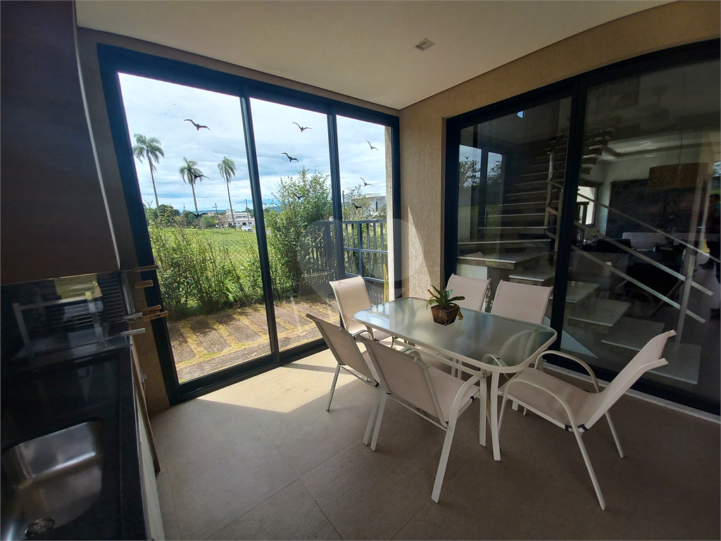Casa à venda com 3 quartos, 303m² - Foto 4