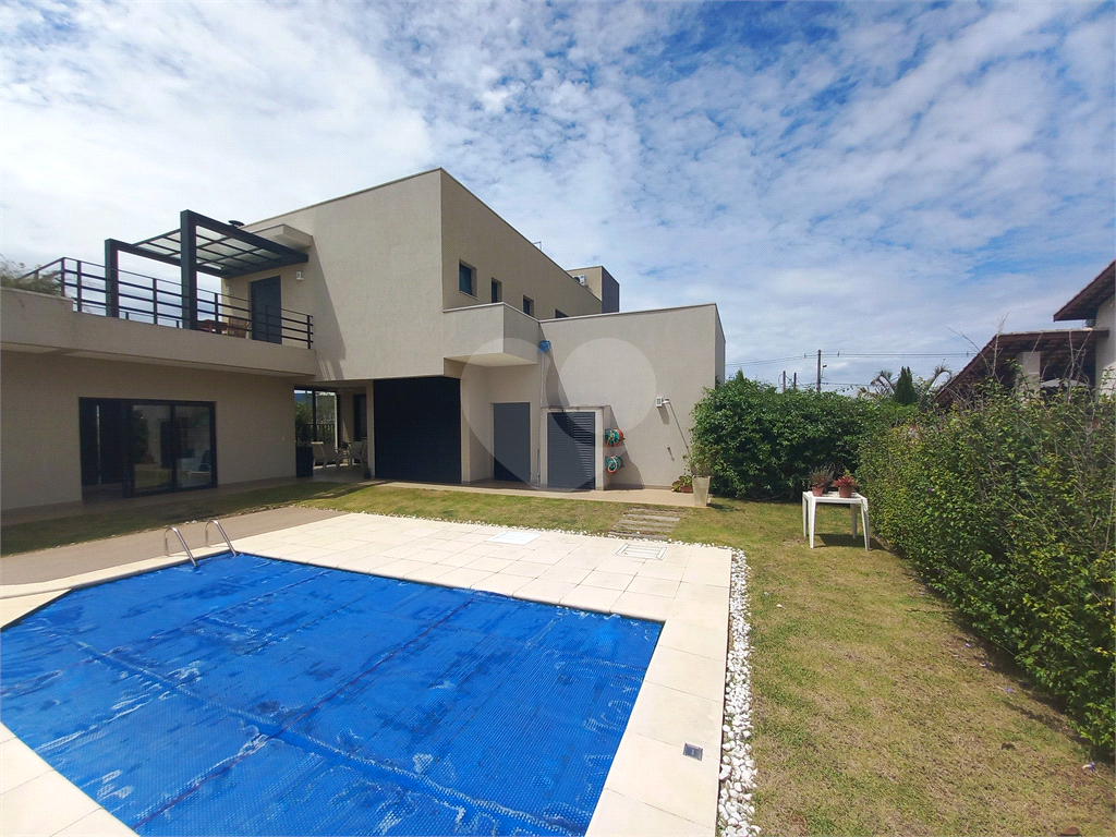 Casa à venda com 3 quartos, 303m² - Foto 11