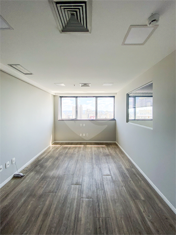 Sala comercial para venda com 50 m, duas vagas, em prédio novo em Higienópolis-SP