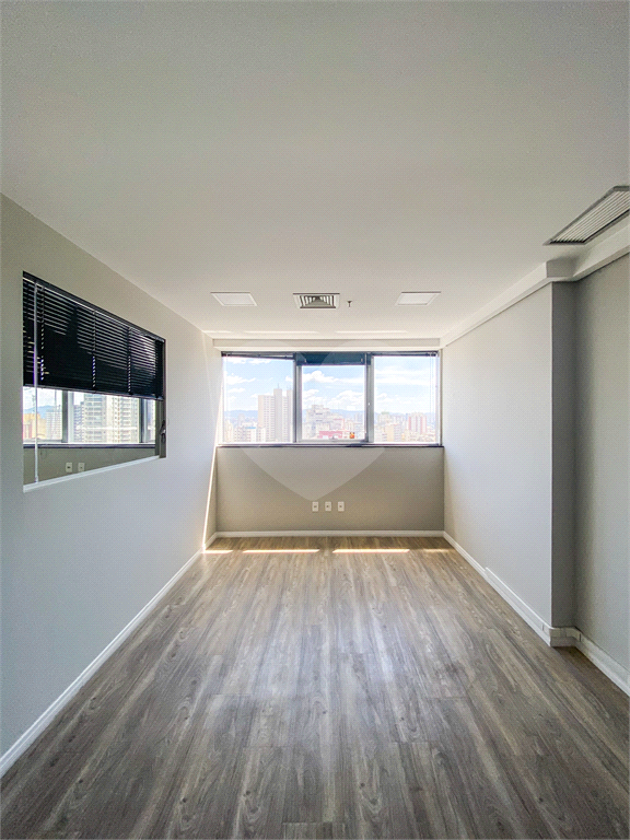 Sala comercial para venda com 50 m, duas vagas, em prédio novo em Higienópolis-SP