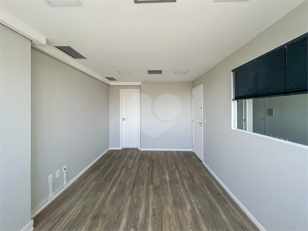 Sala comercial para venda com 50 m, duas vagas, em prédio novo em Higienópolis-SP