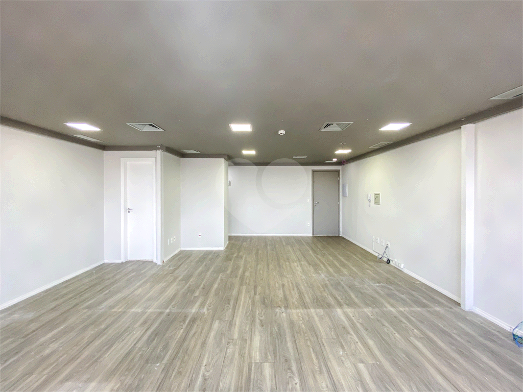 Sala comercial para venda com 50 m, duas vagas, prédio novo em Higienópolis-SP