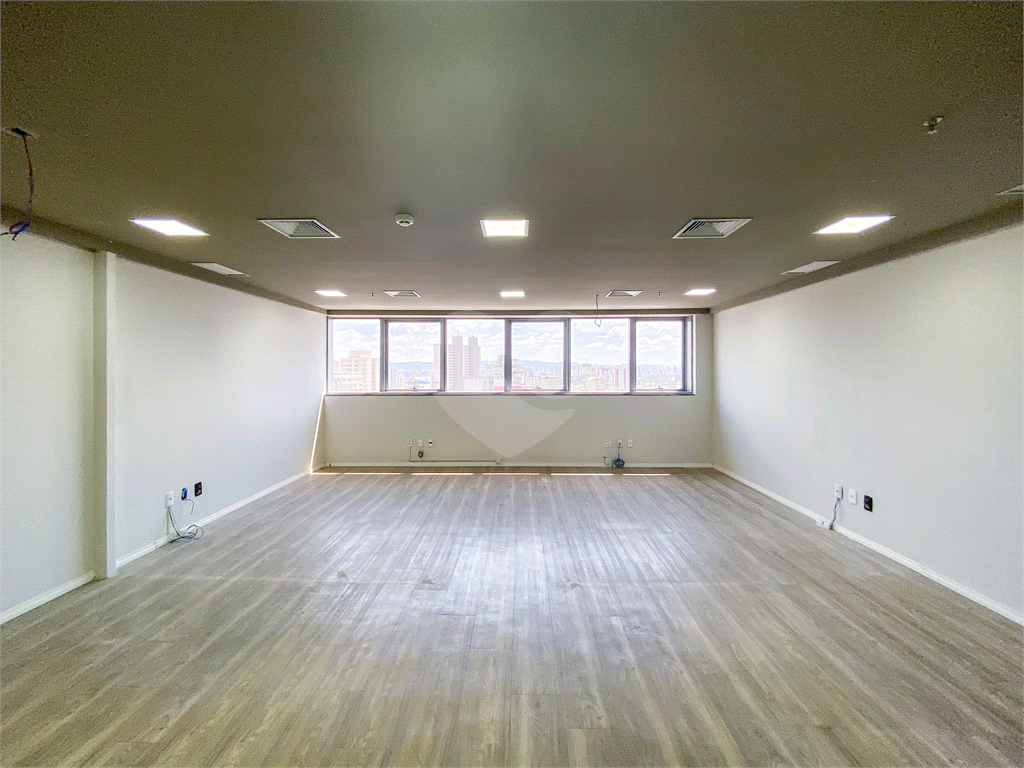 Sala comercial para venda com 50 m, duas vagas, prédio novo em Higienópolis-SP