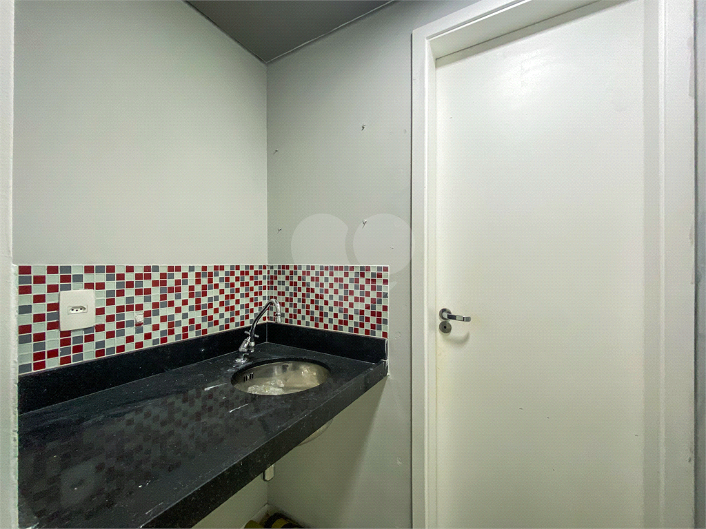 Sala comercial para venda com 50 m, duas vagas, prédio novo em Higienópolis-SP