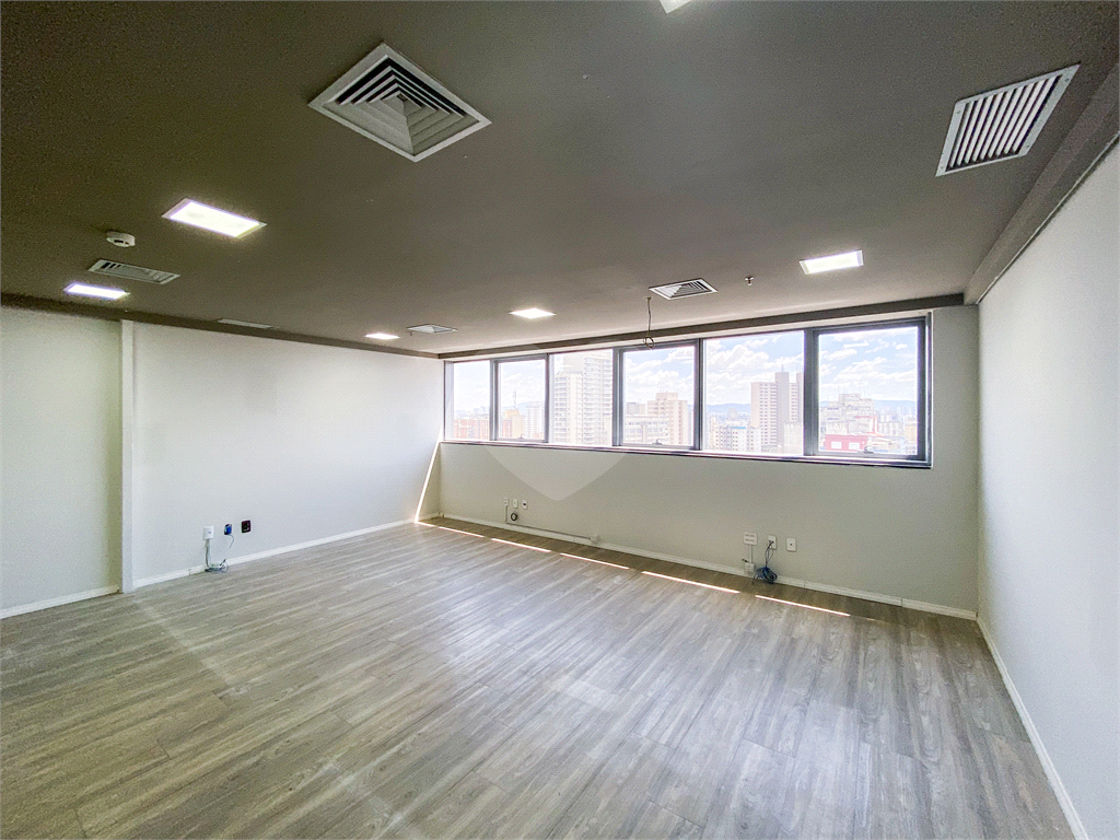 Sala comercial para venda com 50 m, duas vagas, prédio novo em Higienópolis-SP