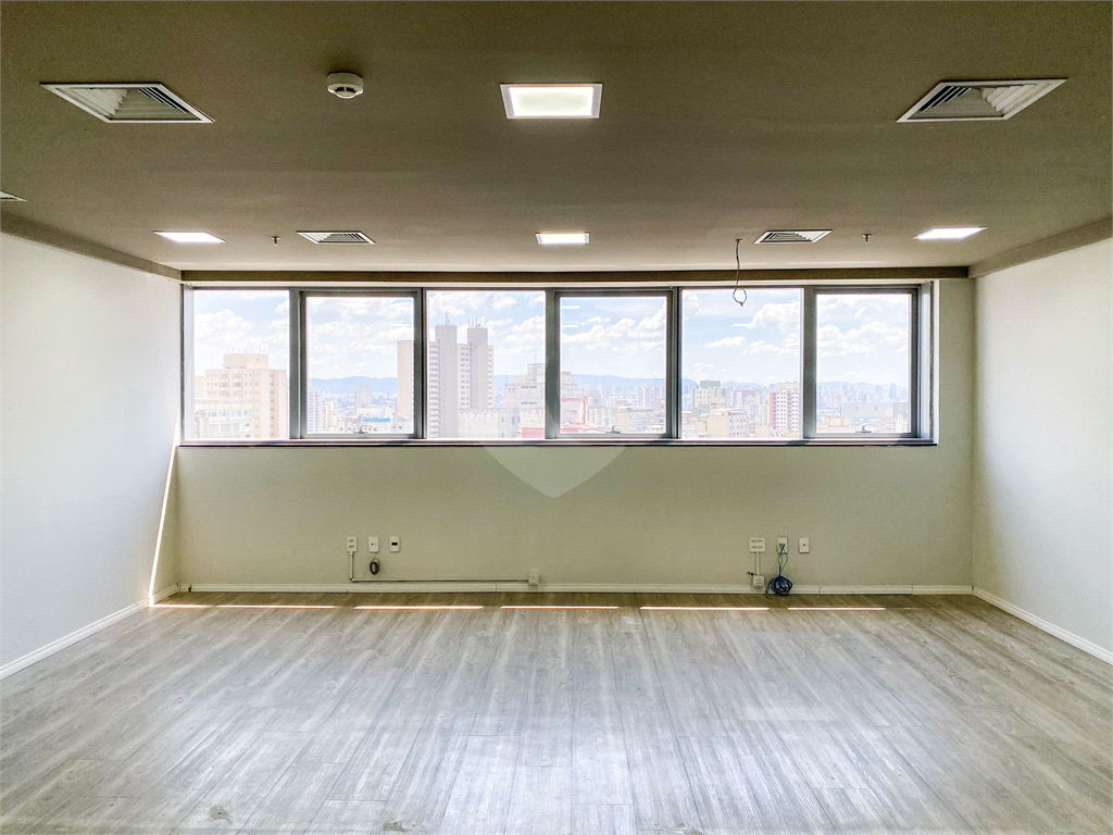 Sala comercial para venda com 50 m, duas vagas, prédio novo em Higienópolis-SP