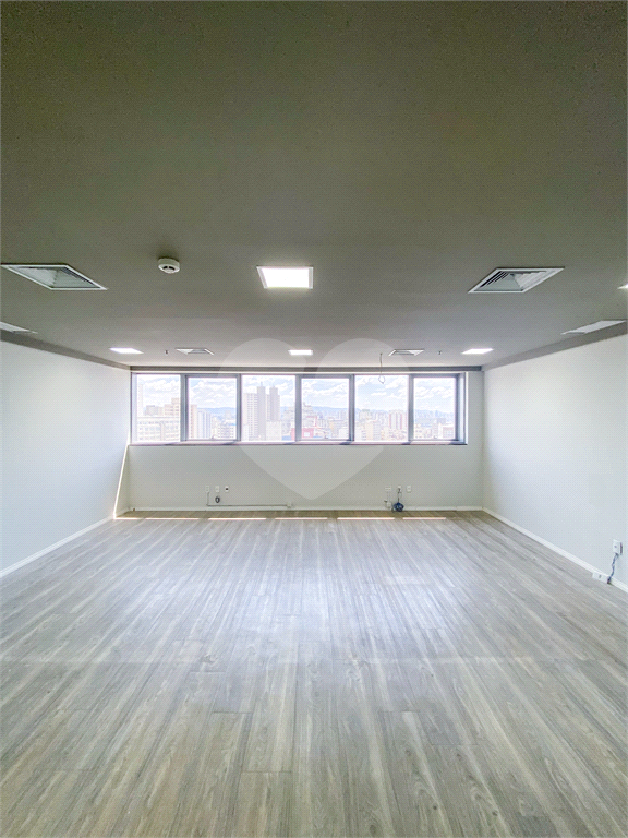 Sala comercial para venda com 50 m, duas vagas, prédio novo em Higienópolis-SP