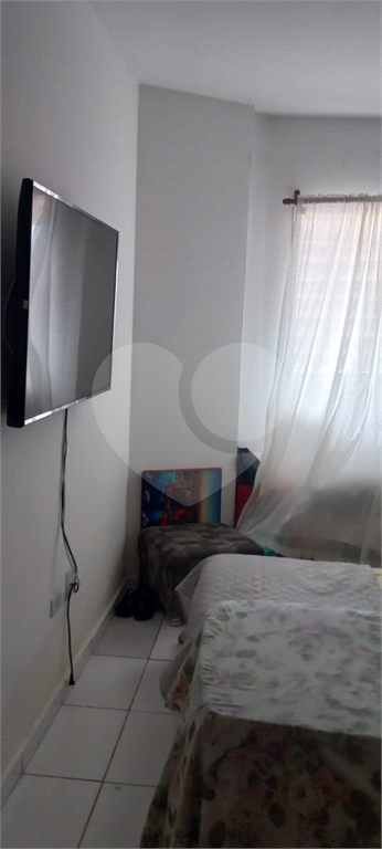 Apartamento à venda na Praia Grande na Vila Caiçara - 2 quartos, piscina e 1 vaga 
