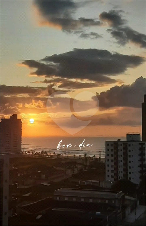 Apartamento à venda na Praia Grande na Vila Caiçara - 2 quartos, piscina e 1 vaga 