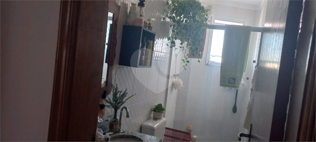 Apartamento à venda na Praia Grande na Vila Caiçara - 2 quartos, piscina e 1 vaga 