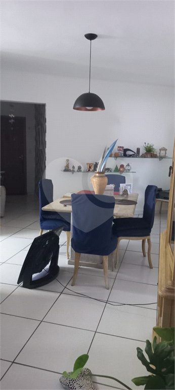 Apartamento à venda na Praia Grande na Vila Caiçara - 2 quartos, piscina e 1 vaga 