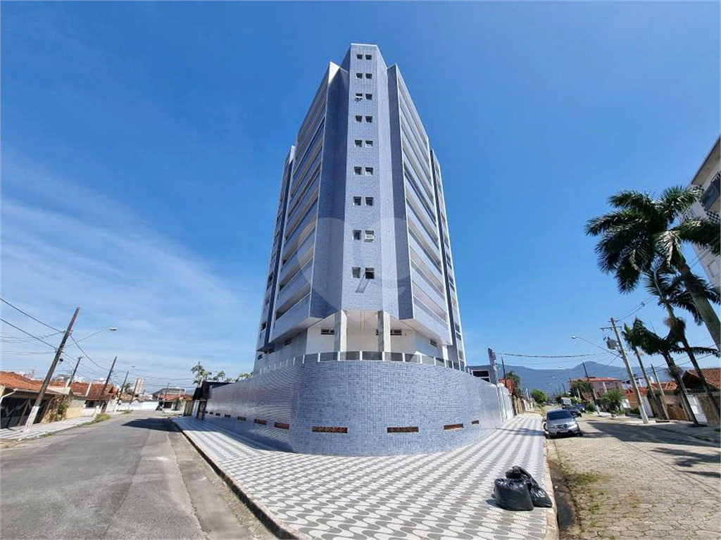 Apartamento à venda na Praia Grande na Vila Caiçara - 2 quartos, piscina e 1 vaga 