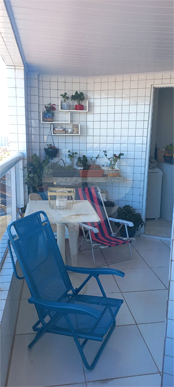 Apartamento à venda na Praia Grande na Vila Caiçara - 2 quartos, piscina e 1 vaga 