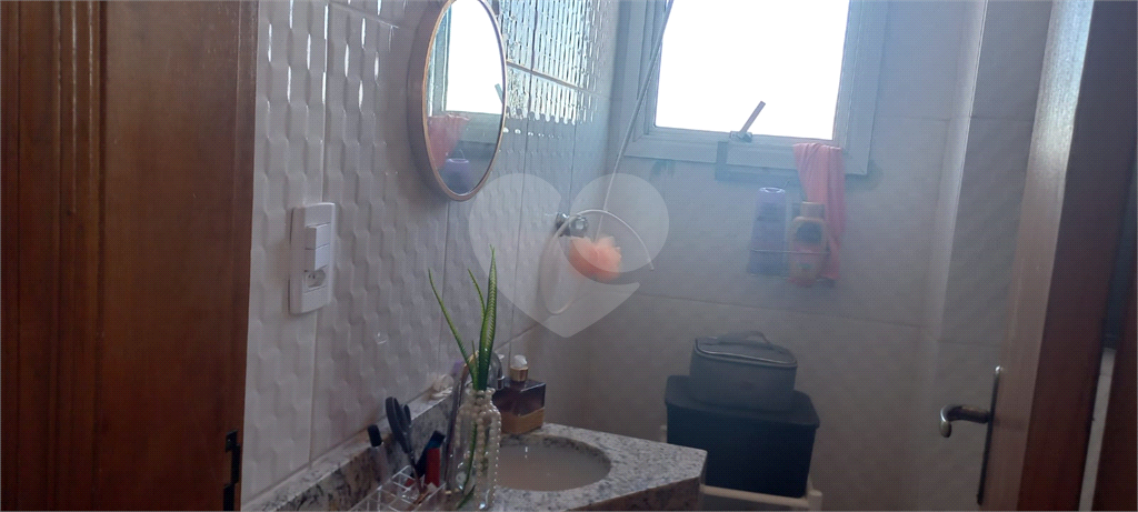 Apartamento à venda na Praia Grande na Vila Caiçara - 2 quartos, piscina e 1 vaga 