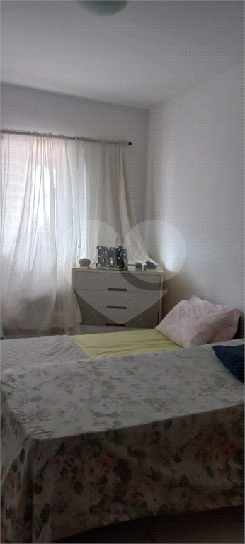 Apartamento à venda na Praia Grande na Vila Caiçara - 2 quartos, piscina e 1 vaga 
