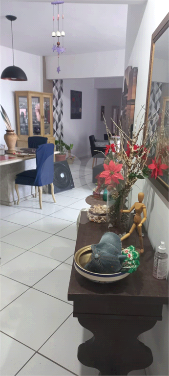 Apartamento à venda na Praia Grande na Vila Caiçara - 2 quartos, piscina e 1 vaga 