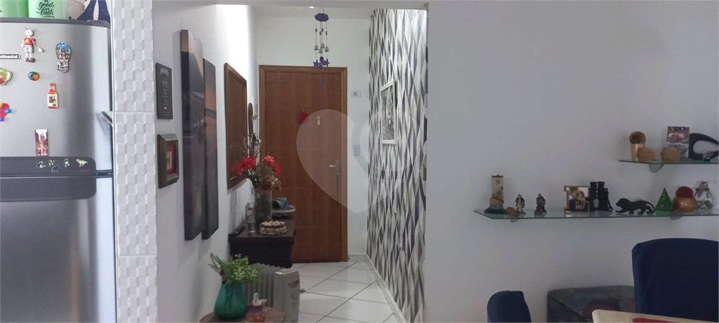 Apartamento à venda na Praia Grande na Vila Caiçara - 2 quartos, piscina e 1 vaga 