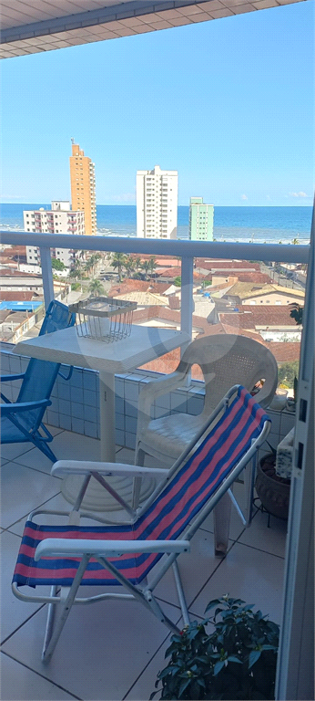 Apartamento à venda na Praia Grande na Vila Caiçara - 2 quartos, piscina e 1 vaga 