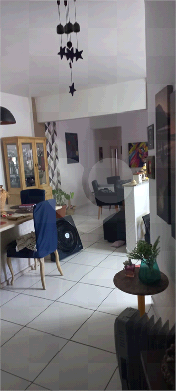 Apartamento à venda na Praia Grande na Vila Caiçara - 2 quartos, piscina e 1 vaga 