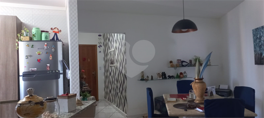 Apartamento à venda na Praia Grande na Vila Caiçara - 2 quartos, piscina e 1 vaga 