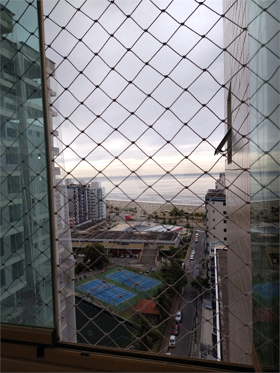 Apto , Bairro  Ocian - Praia Grande , sendo 2 dorm 1 suite , varanda gourmet, 1 vaga ,Cond completo 