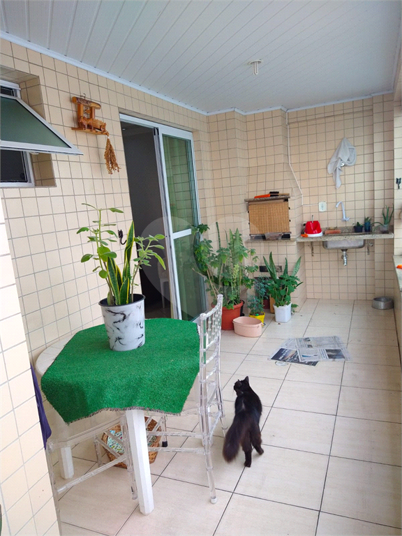 Apto , Bairro  Ocian - Praia Grande , sendo 2 dorm 1 suite , varanda gourmet, 1 vaga ,Cond completo 