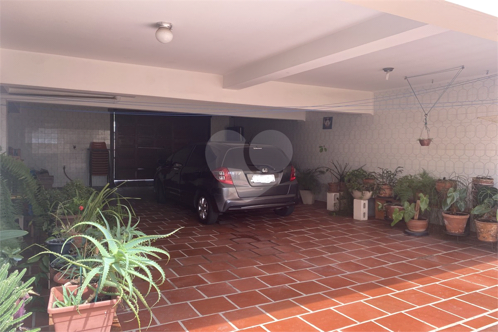 Sobrado com 228 m², 3 dormitórios e 6 vagas