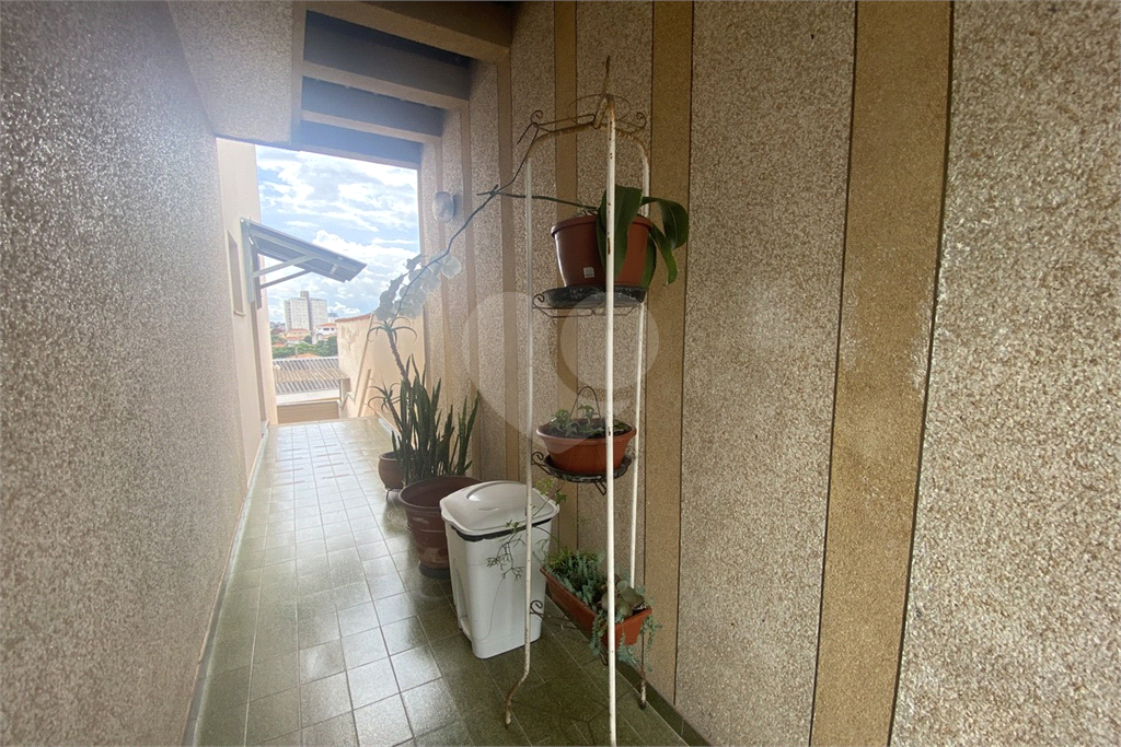 Sobrado com 228 m², 3 dormitórios e 6 vagas