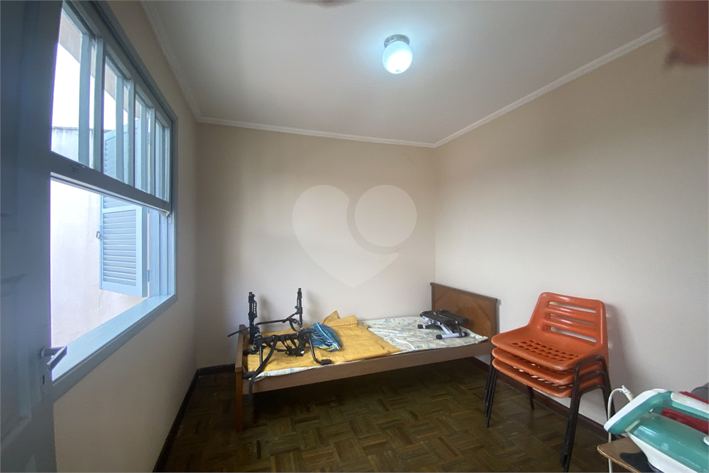 Sobrado com 228 m², 3 dormitórios e 6 vagas