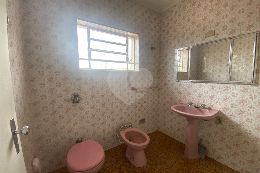 Sobrado com 228 m², 3 dormitórios e 6 vagas