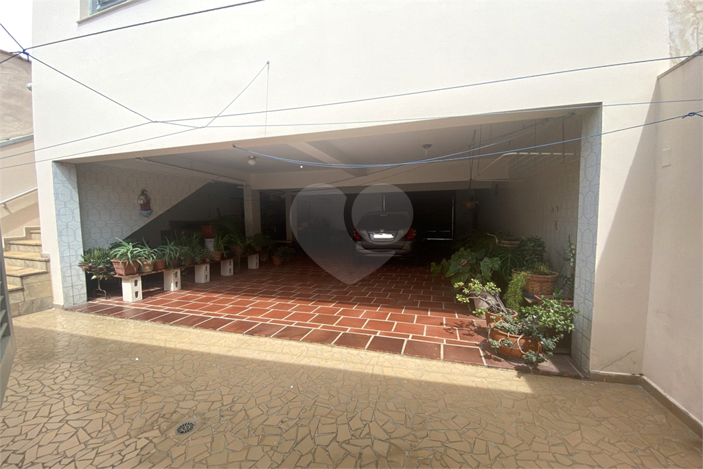 Sobrado com 228 m², 3 dormitórios e 6 vagas