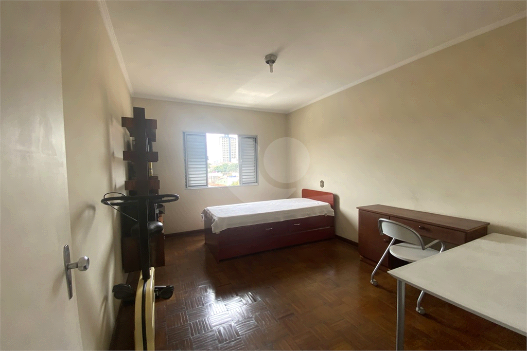 Sobrado com 228 m², 3 dormitórios e 6 vagas