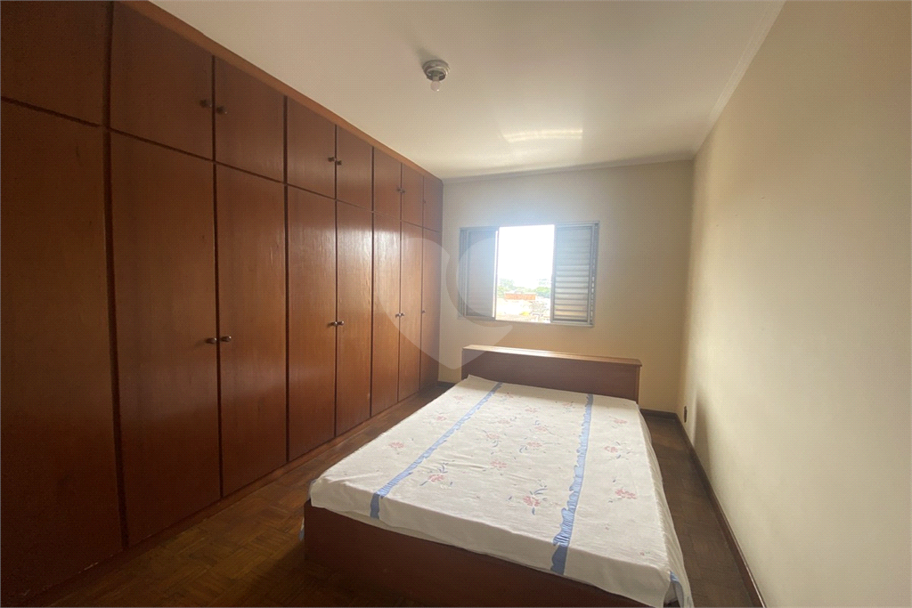 Sobrado com 228 m², 3 dormitórios e 6 vagas