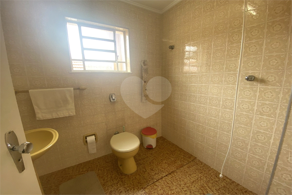 Sobrado com 228 m², 3 dormitórios e 6 vagas