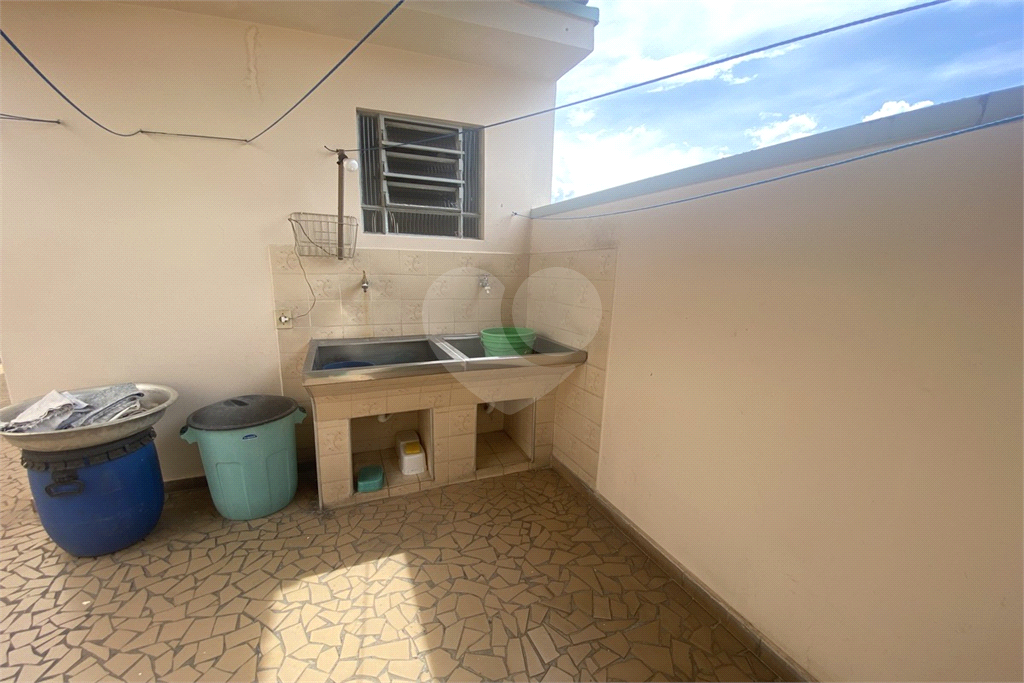 Sobrado com 228 m², 3 dormitórios e 6 vagas