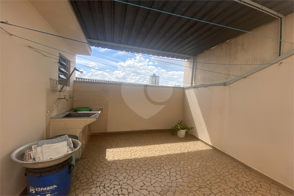 Sobrado com 228 m², 3 dormitórios e 6 vagas