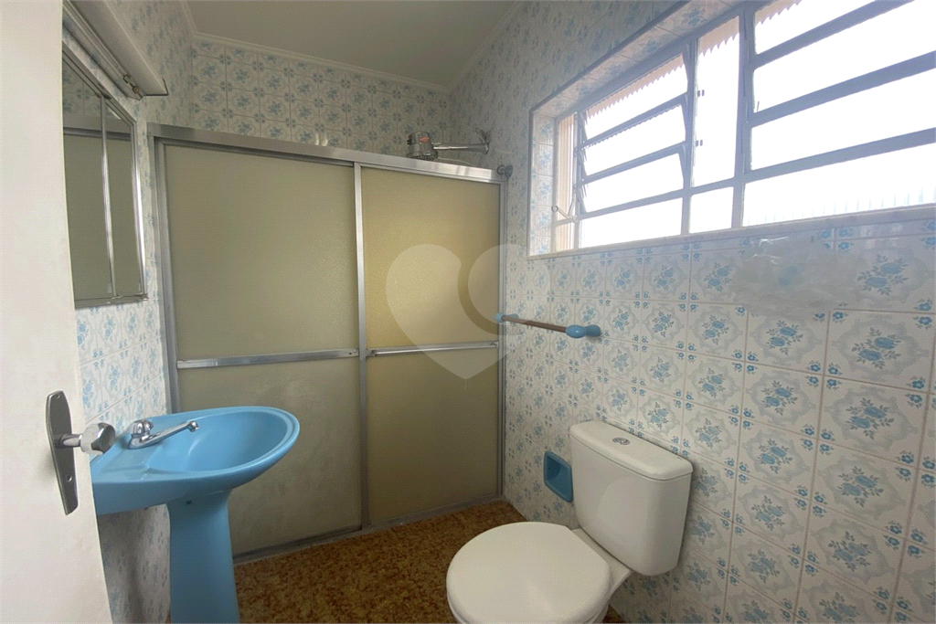 Sobrado com 228 m², 3 dormitórios e 6 vagas