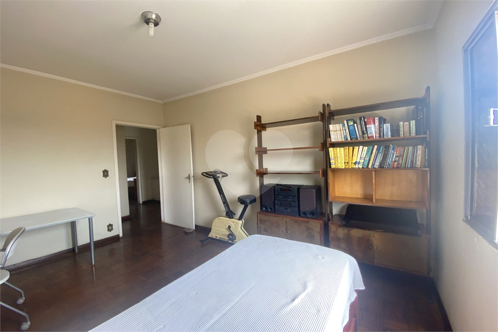 Sobrado com 228 m², 3 dormitórios e 6 vagas