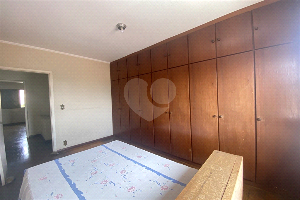 Sobrado com 228 m², 3 dormitórios e 6 vagas