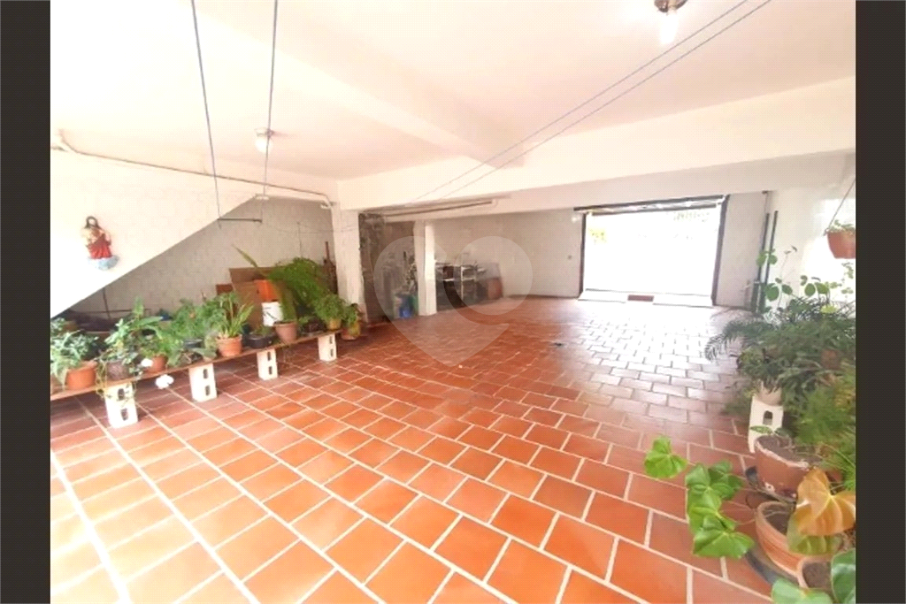 Sobrado com 228 m², 3 dormitórios e 6 vagas