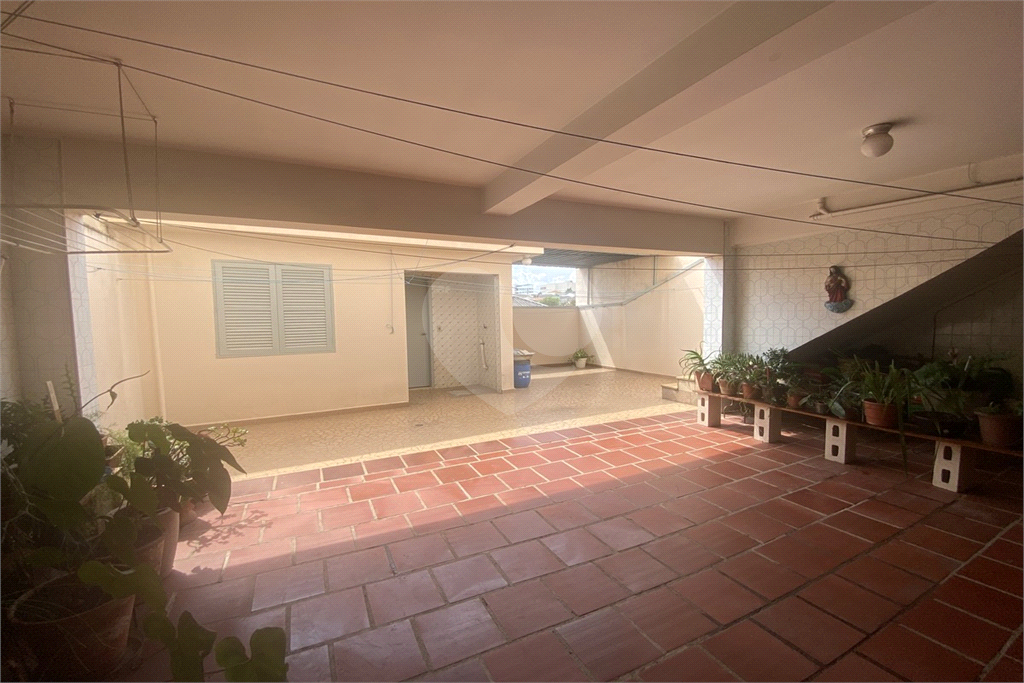 Sobrado com 228 m², 3 dormitórios e 6 vagas
