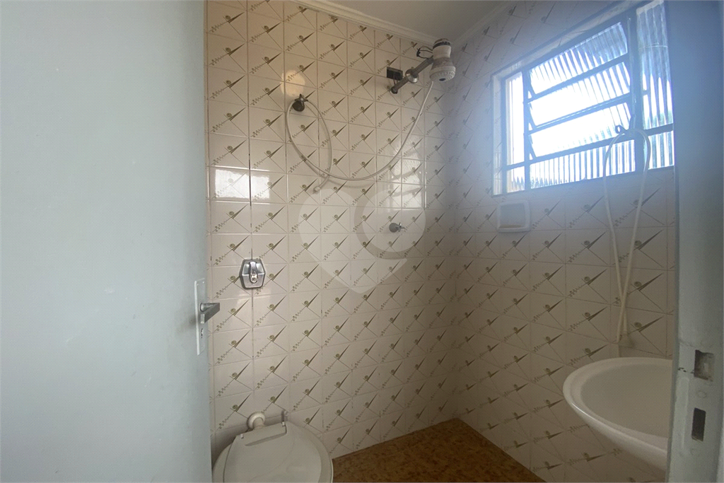 Sobrado com 228 m², 3 dormitórios e 6 vagas