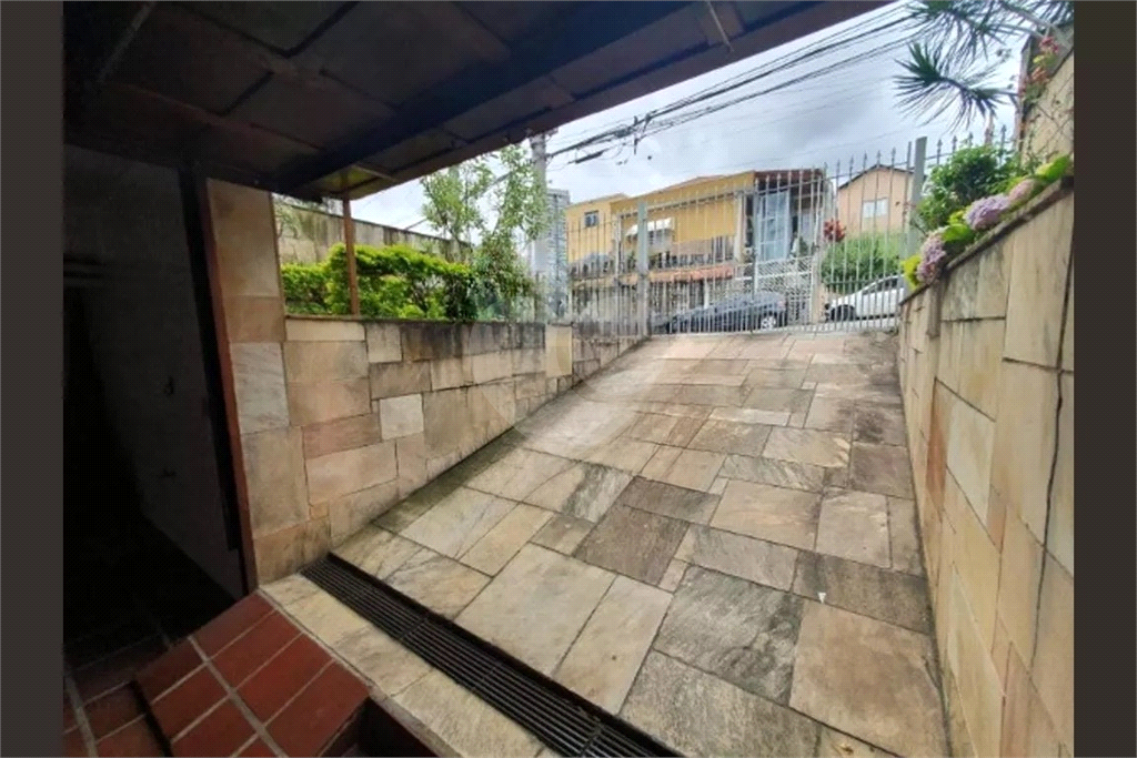 Sobrado com 228 m², 3 dormitórios e 6 vagas