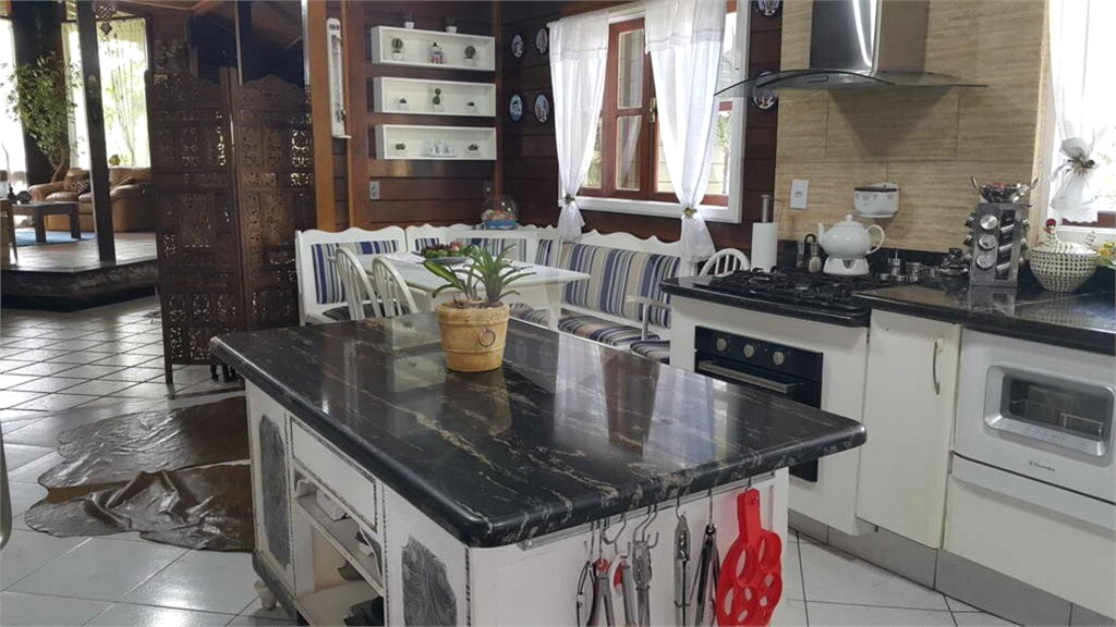 Casa de Condomínio à venda com 3 quartos, 400m² - Foto 25