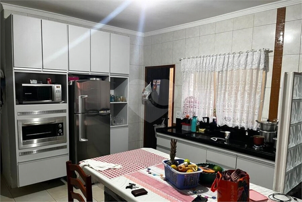 Sobrado à venda com 2 quartos, 200m² - Foto 2