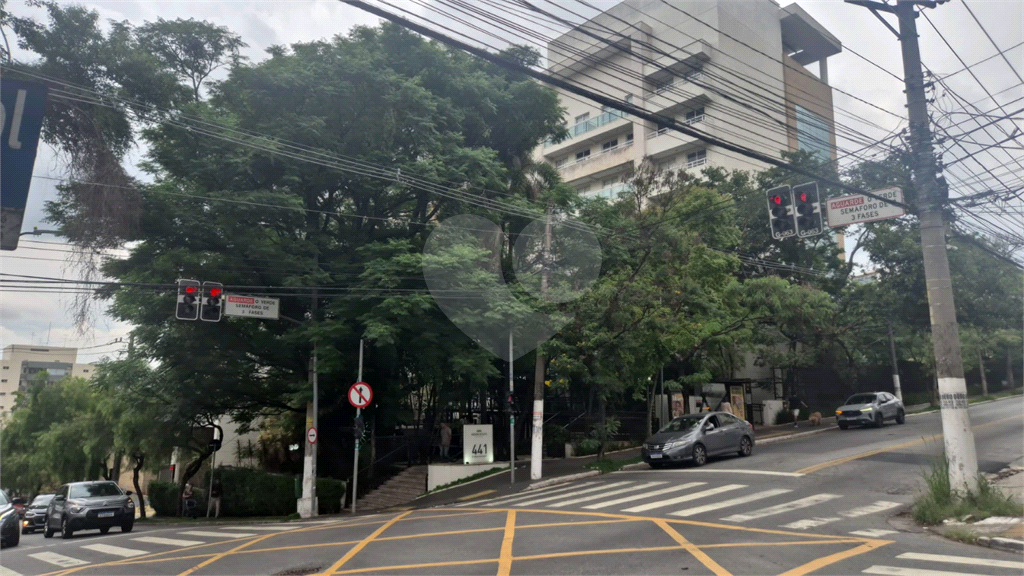 Sala Comercial  em Condomínio com vaga